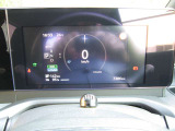 フルデジタルメーターです。速度などの表示の他に、車体の設定や故障時の表示などもこちらのメーターで細かく行えます。