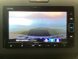 【バックカメラ】運転が苦手な方も車庫入れラクラクです!ギアをリバースに入れれば自動的に切り換わりますので、面倒な操作は不要です♪狭い駐車場もお車を傷つけず安心ですね!