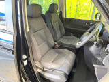 運転席シート廻りは使用感も少なく、良好な状態となっています。前オーナー様が丁寧に使っていたことがよくわかりますね。