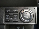 両側パワースライドドア付きだから、狭い駐車スペースなどでの 乗り降りラクラク!小さなお子さまのいるご家庭には嬉しい装備。