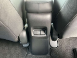 後部座席にもUSBジャック標準装備です。