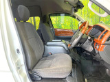 運転席シート廻りは使用感も少なく、良好な状態となっています。前オーナー様が丁寧に使っていたことがよくわかりますね。