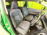 運転席シート廻りは使用感も少なく、良好な状態となっています。前オーナー様が丁寧に使っていたことがよくわかりますね。