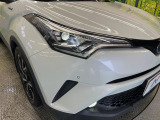 【シーケンシャルターンランプ付きLEDヘッドライト】人気の『流れるウィンカー』付きのLEDヘッドライトを装備♪高級感はもちろん、点灯時は存在感たっぷりで他車からも認識されやすく安心です。