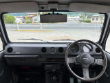 スイッチ類は着座姿勢を崩さず自然に届く位置に配置、ストレスフリーな運転操作が可能です☆