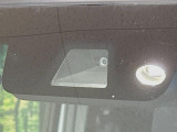 【ホンダセンシング】走行中に前方の車両等を認識し、衝突しそうな時は警報とブレーキで衝突回避と被害軽減をアシスト。より安全にドライブをお楽しみいただけます。