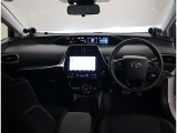 オシャレなインテリアで運転する気分も盛り上がりますよね^^