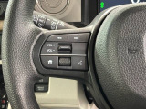 ステアリングにオーディオ操作スイッチが付いています。オーディオ画面に直接タッチしなくても操作が出来ますので、運転に集中できます。