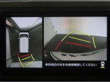 パノラミックビューモニター付きです。車両を上から見た様な映像を画面に表示。運転席からの目視だけでは見にくい、車両周辺の状況をリアルタイムでしっかり確認出来ます。