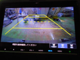 バックカメラの画像です。ガイドラインがスムースな車庫入れをサポートいたします。車庫入れの安心感がアップしますね。