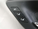 運転席のシートポジションを記憶・再現できるメモリー機能を搭載しています。
