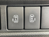 【両側スライドドア】駐車場で隣の車との間隔が狭く乗りにくい時、スライドドアなら安心!ドアオープン時も幅を取らず、開口部が広いので乗り降りがとっても簡単です。大きな荷物の出し入れも後席から可能♪