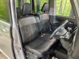 運転席まわりには十分なスペースがあり、大柄な方でもゆったり運転していただける環境です。