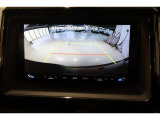 ■バックモニター■  車両後方の映像を画面に表示し、駐車などの後退操作をサポートします。