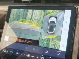 【パノラミックビューモニター】専用のカメラにより、上から見下ろしたような視点で360度クルマの周囲を確認することができます☆死角部分も確認しやすく、狭い場所での切り返しや駐車もスムーズに行えます。