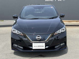 フロントガラスの上部には衝突軽減ブレーキの装置も付いており、より安全に運転を楽しんでいただくことができます。