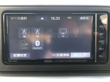 Bluetooth(ブルートゥース)接続機能付き。スマートフォンなどからお気に入りの音楽をワイヤレス再生できます。ドライブがさらに楽しくなりますね。