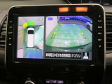 アラウンドビューモニター搭載。カメラで車両周囲の状況を映し出すため、狭い場所での駐車などに役立ちます。