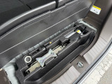 荷台下に工具類が収納されています。
