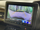 【バックカメラ】駐車時に後方がリアルタイム映像で確認できます。大型商業施設や立体駐車場での駐車時や、夜間のバック時に大活躍!運転スキルに関わらず、今や必須となった装備のひとつです!