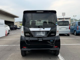 急ブレーキを後続車輌に知らせる、エマージェンシーストップシグナルを装備しています。