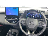 運転席まわりです。 各操作スイッチは使いやすい位置に配置されてます。