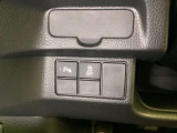 VSA装備車です。VSAはドライバーの操作と車の動きを見守っています。もし車の挙動が乱れたとき、4輪別々にブレーキをかけたり、エンジンパワーをしぼることによって車を安定させます。