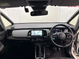 見通しの良い運転席回りとなっておりますので安心して運転をして頂けます!窓が大きいので明るく開放的な室内です