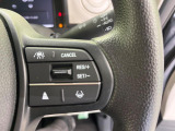 【アダプティブクルーズコントロール】高速道路での長距離走行が楽に!!自動で速度を保つクルーズコントロールが、衝突軽減システムと連携し、前方の車両を感知して車間を保つように速度調節してくれます!!
