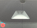 【ホンダセンシング】走行中に前方の車両等を認識し、衝突しそうな時は警報とブレーキで衝突回避と被害軽減をアシスト。より安全にドライブをお楽しみいただけます。