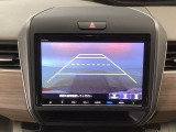 【バックカメラ】運転が苦手な方も車庫入れラクラクです!ギアをリバースに入れれば自動的に切り換わりますので、面倒な操作は不要です♪狭い駐車場もお車を傷つけず安心ですね!
