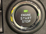 電子カードキーを携帯していれば、ボタンを押すだけでエンジンの始動がスマートに行えます。