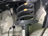 お車を安心してお乗りいただく為には、足回りの定期点検が欠かせません。サービスサポート(有償保証)では無料点検もご提供しており、安心のカーライフをお過ごしいただけるサポート体制が整っています。