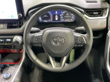 【純正革巻きステアリング】上質な革を使用することで、手にしっかり馴染みとても運転しやすいハンドルです♪
