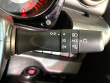 【オートライト】周りの明るさに応じて自動でヘッドライトの点灯・消灯ができる機能です!ライトの付け忘れ・消し忘れなどが無くなり、雨の日や夕方の走行も安心!トンネル通過時も便利ですね♪