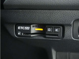 ◆ETC2.0装着◆進化したドライブ体験。料金収受システムだけだったETCが生まれ変わって、高速道路を賢く使うETC2.0に進化しました。多彩な情報サービスが便利で快適なドライブ体験を提供します。