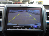 バックカメラの画像です。ガイドラインがスムースな車庫入れをサポートいたします。車庫入れの安心感がアップしますね。