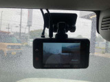 ドライブレコーダーの写真になります。昨今、車に必須な装備になってます!万が一があったときにしっかり記録されていると安心です。駐車監視機能がついている機種もありますので、盗難防止にも一役買ってます!
