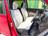 運転席シート廻りは使用感も少なく、良好な状態となっています。前オーナー様が丁寧に使っていたことがよくわかりますね。