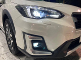 【LEDヘッドライト】悪天候や夜間走行時も良好な視界を確保し安心して運転できる高輝度LEDヘッドライトを装備!点灯速度が早く、消費電力も抑えられています。