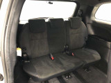 サードシートです。荷物が思ったより多くなった時や、大人数のドライブなど様々なシーンで対応が来ます。片方を畳んで荷物を載せたり、シートアレンジも自由自在。