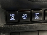 【両側パワースライドドア】両側がパワースライドドアになっており、運転席のスイッチやスマートキーでも開閉が可能です!開口部も広いので乗り降りも楽々♪