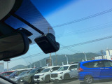 今や必須装備のドライブレコーダー、前方をしっかり録画します♪