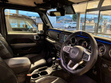 見晴らしの良い運転席で、室内空間も広くなっております。