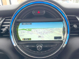 ●純正ナビ:一体感のあるナビは、高級感ある車内を演出してくれます。オーディオ機能も充実しておりますので、運転もより楽しめます♪