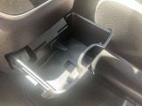 ☆運転席の中央にドリンクホルダー付いてます。