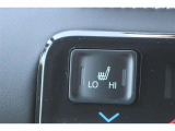 運転席と助手席にシートヒーターが付いています。