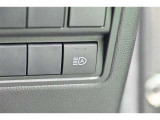 オートマチックハイビームとは、先行車や対向車のライトを認識し、ハイビームとロービームを自動で切り替える機能です。夜道の視界を確保します。詳細は販売店スタッフまでおたずねください。