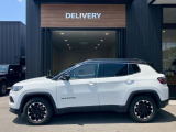 他のジープ車と同様、台形のフェンダーを採用しています。