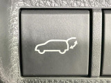 【パワーバックドア】スマートキーや運転席のボタンを押すだけでリアゲートが自動で開閉します!荷物を持っている時や、高い位置にあるバックドアを閉める際に便利な機能です♪